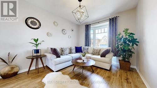 76 Roelfson Drive, Hamilton (Meadowlands), ON - Indoor Photo Showing Living Room