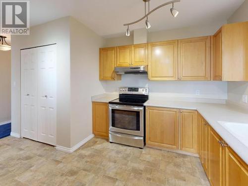 301-4510 Willingdon Ave, Powell River, BC - Indoor Photo Showing Kitchen