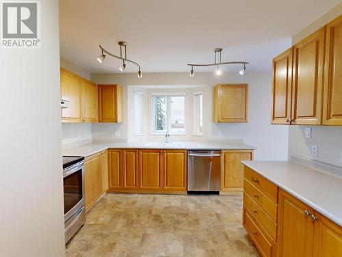 301-4510 Willingdon Ave, Powell River, BC - Indoor Photo Showing Kitchen