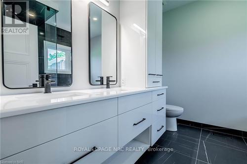 45A Lakeshore Road, St. Catharines, ON - Indoor Photo Showing Bathroom