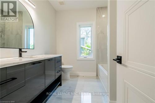 45A Lakeshore Road, St. Catharines, ON - Indoor Photo Showing Bathroom