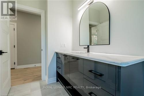 45A Lakeshore Road, St. Catharines, ON - Indoor Photo Showing Bathroom