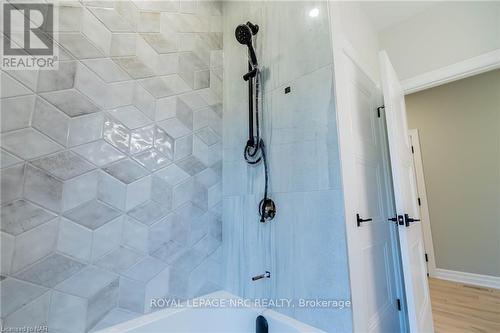 45A Lakeshore Road, St. Catharines, ON - Indoor Photo Showing Bathroom