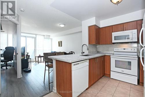 2002 - 4978 Yonge Street, Toronto (Lansing-Westgate), ON - Indoor Photo Showing Kitchen