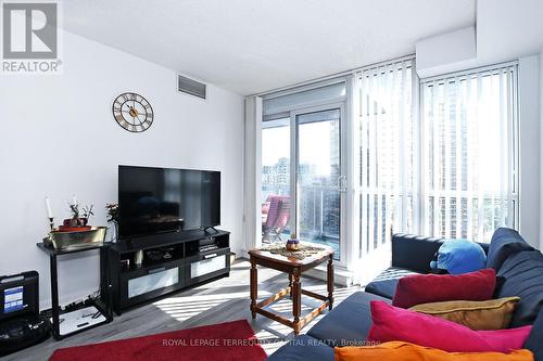 2002 - 4978 Yonge Street, Toronto (Lansing-Westgate), ON - Indoor Photo Showing Living Room