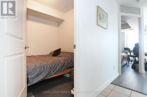 2002 - 4978 Yonge Street, Toronto (Lansing-Westgate), ON - Indoor Photo Showing Bedroom