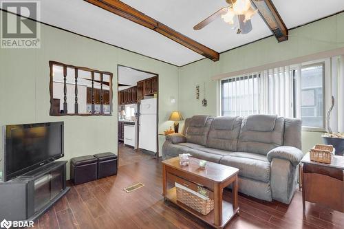 1231 County 11 Road Unit# 21, Prince Edward County, ON - Indoor Photo Showing Living Room