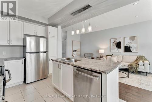 31 - 90 Raymond Road, Hamilton (Meadowlands), ON - Indoor Photo Showing Kitchen With Double Sink