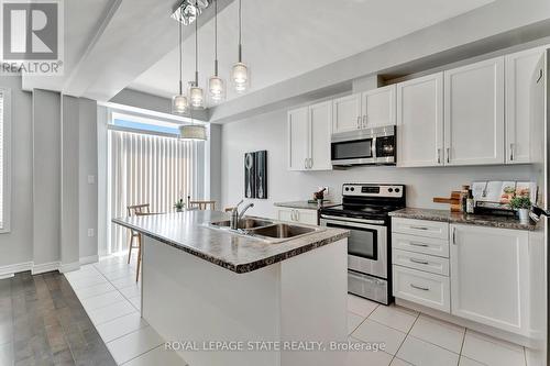 31 - 90 Raymond Road, Hamilton (Meadowlands), ON - Indoor Photo Showing Kitchen With Double Sink With Upgraded Kitchen