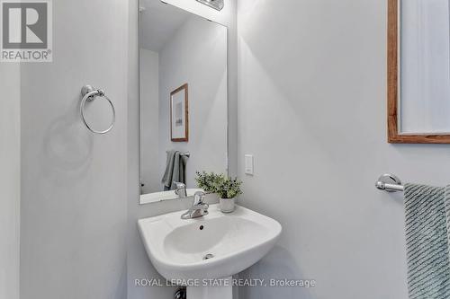 31 - 90 Raymond Road, Hamilton (Meadowlands), ON - Indoor Photo Showing Bathroom