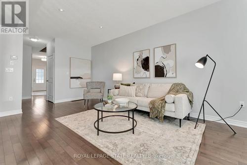 31 - 90 Raymond Road, Hamilton (Meadowlands), ON - Indoor Photo Showing Living Room