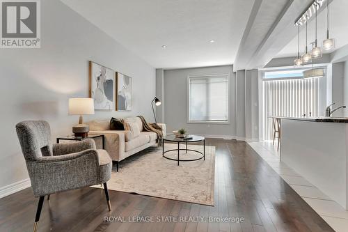 31 - 90 Raymond Road, Hamilton (Meadowlands), ON - Indoor Photo Showing Living Room