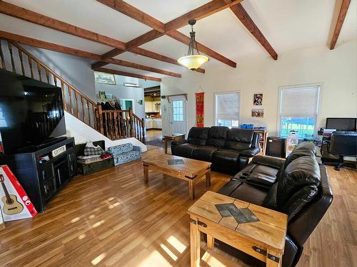 835 303Rd Street, Kimberley, BC - Indoor Photo Showing Living Room