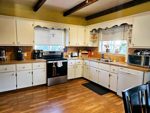 835 303Rd Street, Kimberley, BC - Indoor Photo Showing Kitchen With Double Sink