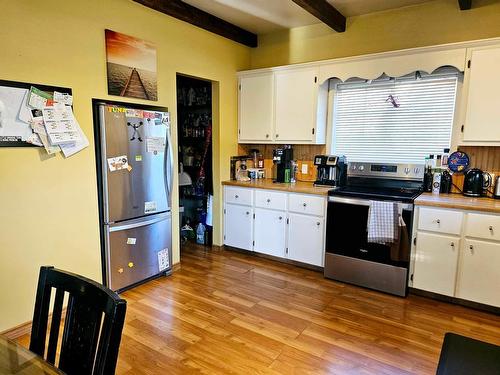 835 303Rd Street, Kimberley, BC - Indoor Photo Showing Kitchen