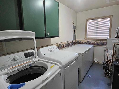 835 303Rd Street, Kimberley, BC - Indoor Photo Showing Laundry Room