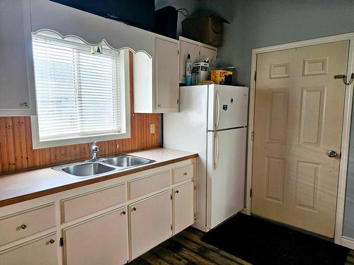 835 303Rd Street, Kimberley, BC - Indoor Photo Showing Kitchen With Double Sink