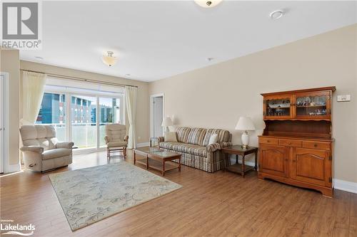 20D Silver Birch Court Unit# 202, Parry Sound, ON - Indoor Photo Showing Living Room