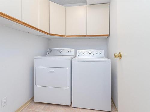 201-1234 Fort St, Victoria, BC - Indoor Photo Showing Laundry Room