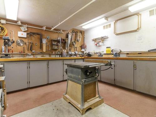 201-1234 Fort St, Victoria, BC - Indoor Photo Showing Kitchen