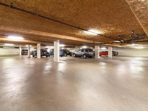 201-1234 Fort St, Victoria, BC - Indoor Photo Showing Garage