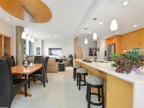 503-738 Sayward Hill Terr, Saanich, BC - Indoor Photo Showing Dining Room