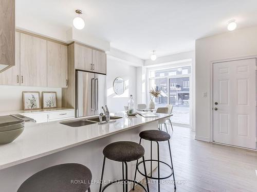 2662 Delphinium Tr, Pickering, ON - Indoor Photo Showing Kitchen With Double Sink With Upgraded Kitchen