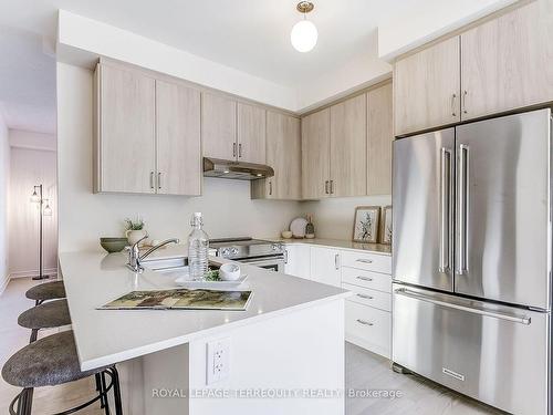 2662 Delphinium Tr, Pickering, ON - Indoor Photo Showing Kitchen