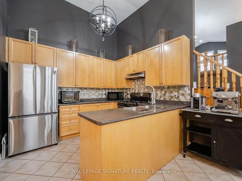 39 Newark Way, Brampton, ON - Indoor Photo Showing Kitchen With Double Sink