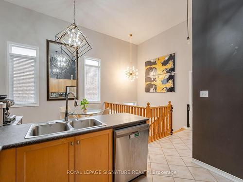 39 Newark Way, Brampton, ON - Indoor Photo Showing Kitchen With Double Sink