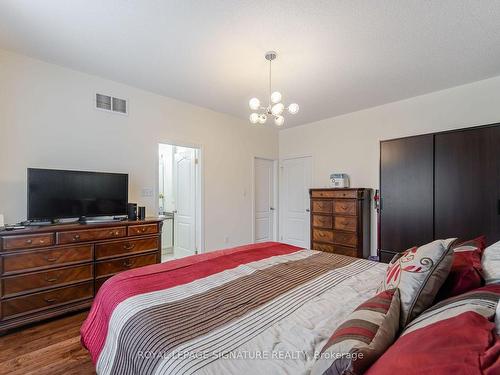 39 Newark Way, Brampton, ON - Indoor Photo Showing Bedroom