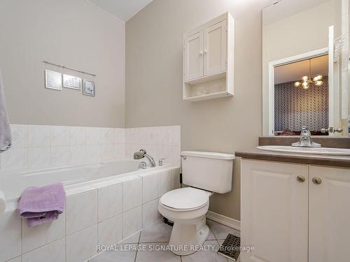 39 Newark Way, Brampton, ON - Indoor Photo Showing Bathroom