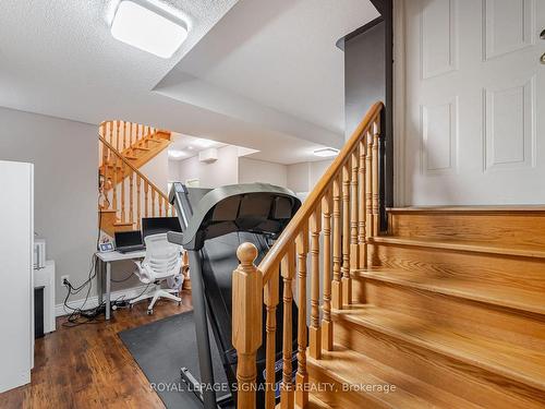 39 Newark Way, Brampton, ON - Indoor Photo Showing Other Room