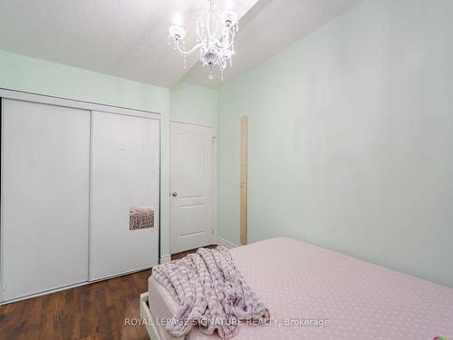 39 Newark Way, Brampton, ON - Indoor Photo Showing Bedroom