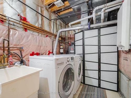 39 Newark Way, Brampton, ON - Indoor Photo Showing Laundry Room