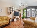 39 Newark Way, Brampton, ON  - Indoor Photo Showing Living Room 