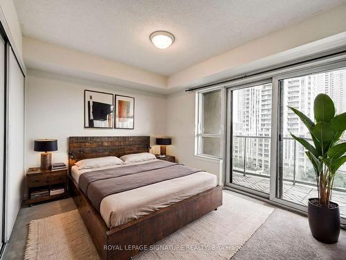 906-350 Princess Royal Dr, Mississauga, ON - Indoor Photo Showing Bedroom