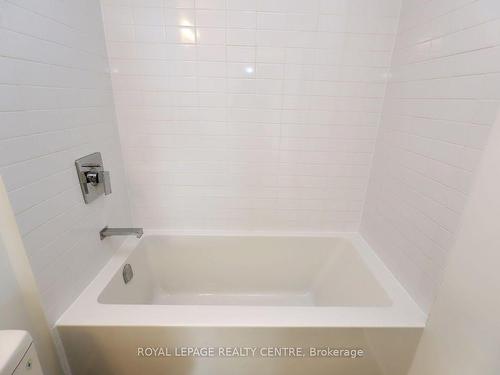 509-2489 Taunton Rd, Oakville, ON - Indoor Photo Showing Bathroom