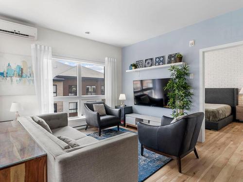 Salon - 303-3865 Rue Emma-Collin, Longueuil (Saint-Hubert), QC - Indoor Photo Showing Living Room