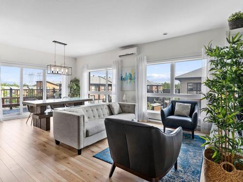 Living room - 303-3865 Rue Emma-Collin, Longueuil (Saint-Hubert), QC - Indoor Photo Showing Living Room