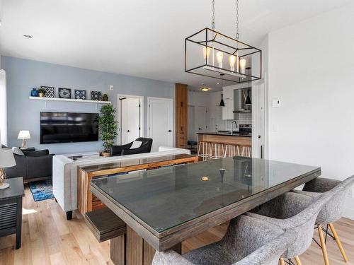 Dining room - 303-3865 Rue Emma-Collin, Longueuil (Saint-Hubert), QC - Indoor Photo Showing Dining Room With Fireplace