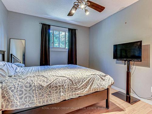 17B Lingwood Dr, Norfolk, ON - Indoor Photo Showing Bedroom