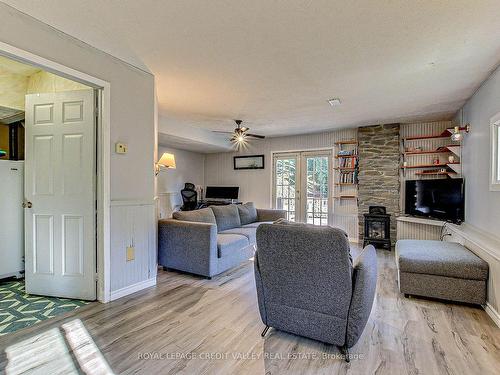 17B Lingwood Dr, Norfolk, ON - Indoor Photo Showing Living Room