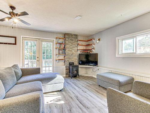 17B Lingwood Dr, Norfolk, ON - Indoor Photo Showing Living Room