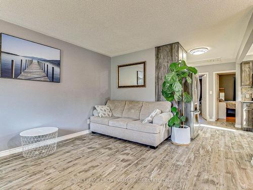 17B Lingwood Dr, Norfolk, ON - Indoor Photo Showing Living Room