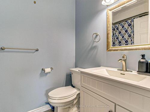 17B Lingwood Dr, Norfolk, ON - Indoor Photo Showing Bathroom