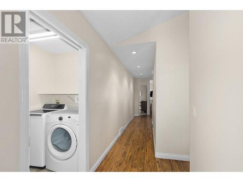 3775 Springbrook Road Unit# 18, Kelowna, BC - Indoor Photo Showing Laundry Room