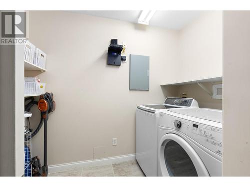 3775 Springbrook Road Unit# 18, Kelowna, BC - Indoor Photo Showing Laundry Room