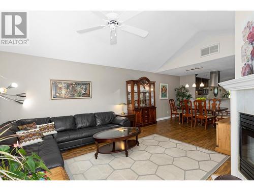 3775 Springbrook Road Unit# 18, Kelowna, BC - Indoor Photo Showing Living Room With Fireplace