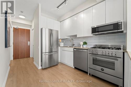 1605 - 30 Canterbury Place, Toronto (Willowdale West), ON - Indoor Photo Showing Kitchen With Stainless Steel Kitchen